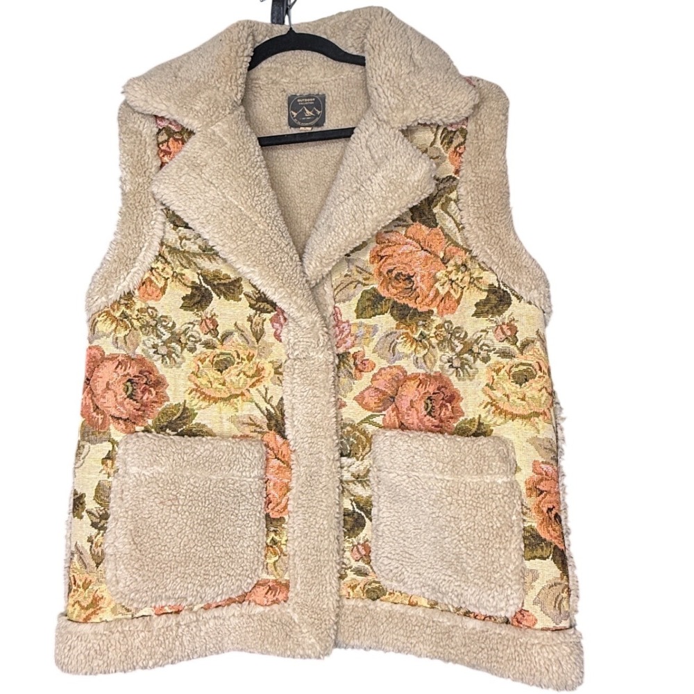Outdoor Collection Floral Tapestry Sherpa Lined Vest Beige Pink L